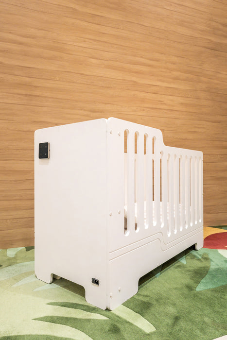 The SmartNest - High-tech Smart Baby Crib